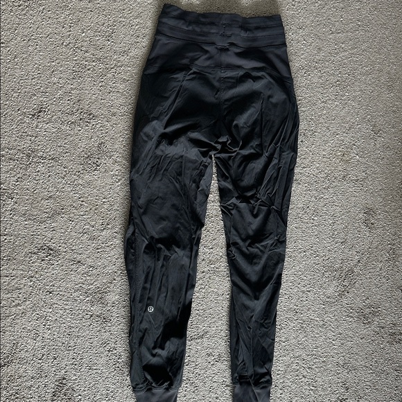 Lululemon Athletica Charcoal Joggers
Size 0 - Picture 3 of 4